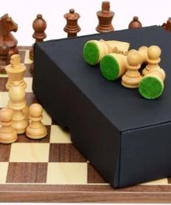 Raindroptime.com Luxe Schaakspel: Schaakbord Walnoot En Esdoorn 35 Cm - Schaakstukken Acacia Nr: 3 -actiespellen Verkoop 550x311 7
